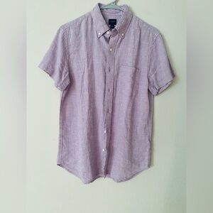 Men’s light purple short sleeve button down shirt.J crew